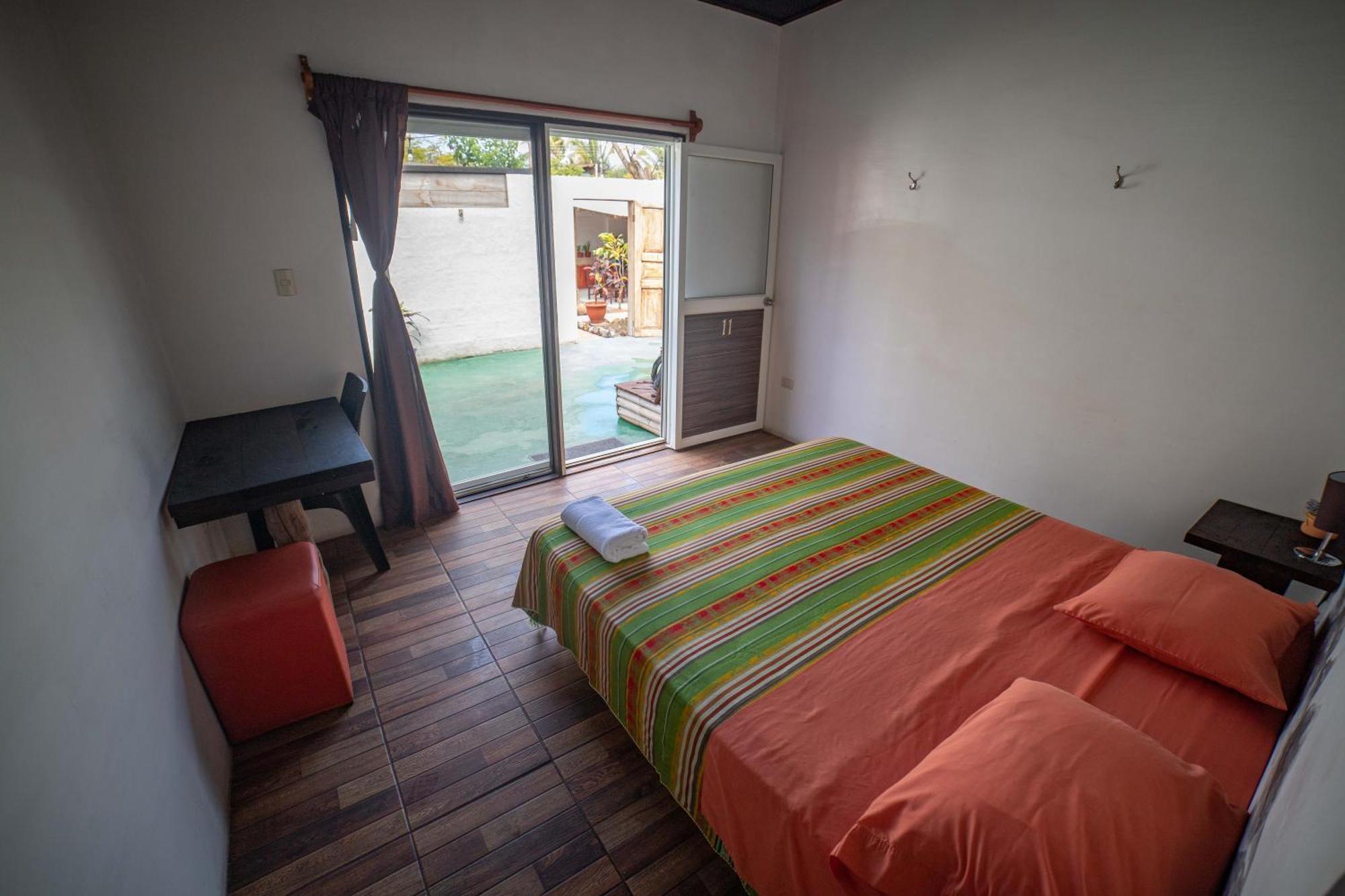 Galapagos Morning Glory Hostel Puerto Ayora  Phòng bức ảnh