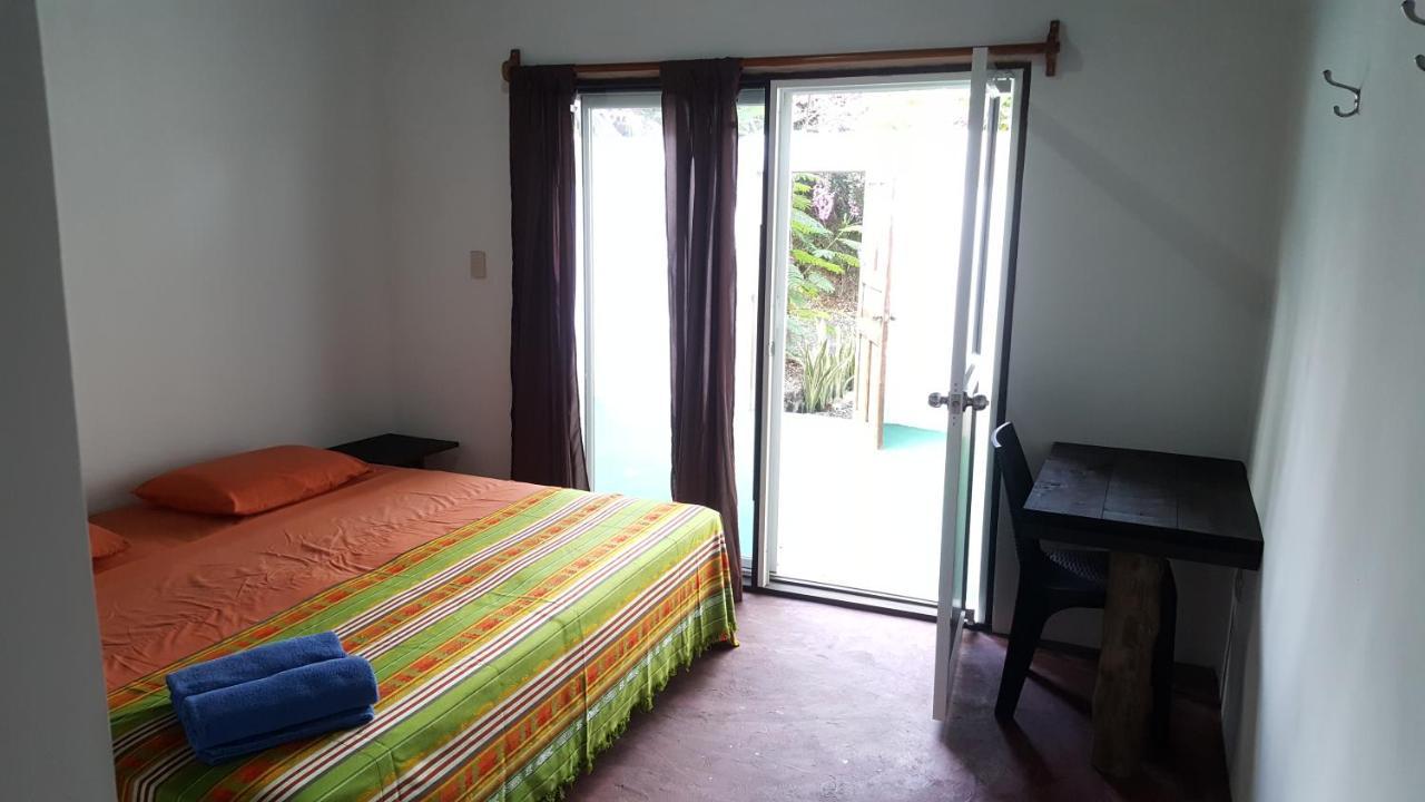 Galapagos Morning Glory Hostel Puerto Ayora  Ngoại thất bức ảnh